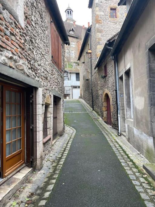 Au Coeur De La Cite Medievale Montluçon Екстериор снимка