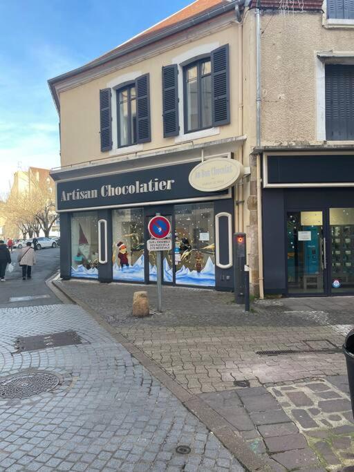 Au Coeur De La Cite Medievale Montluçon Екстериор снимка